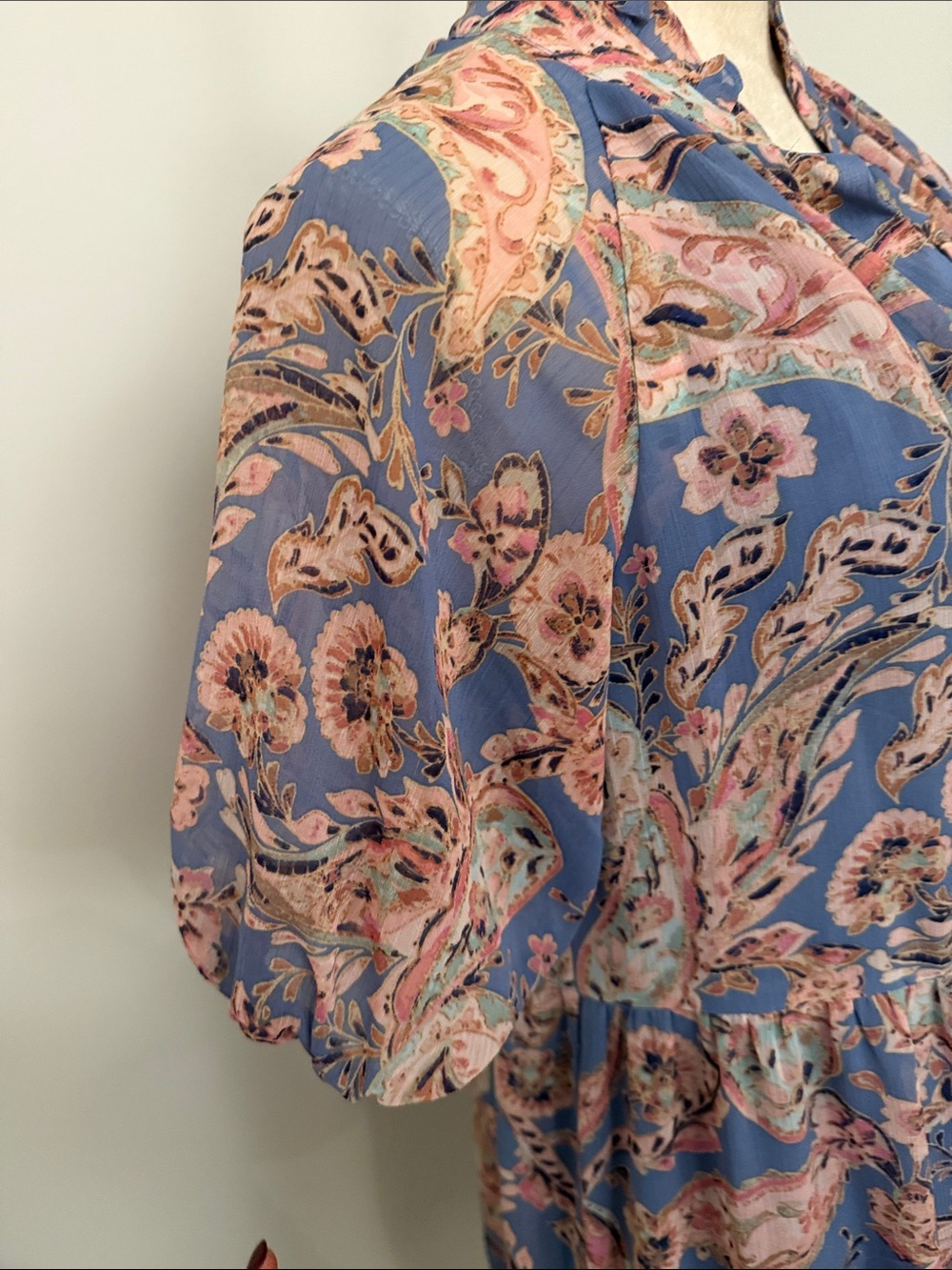 Medium dress. Above knees - Picture 5 of 6